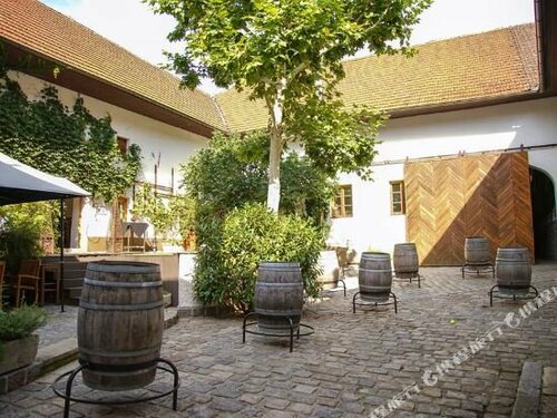 Das Nussboeckgut Familie Velechovsky, Забронировать Отель Леондинг Верхняя Австрия