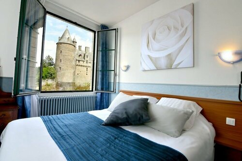Hôtel Restaurant Du Château, Book Hotel Josselin Morbihan