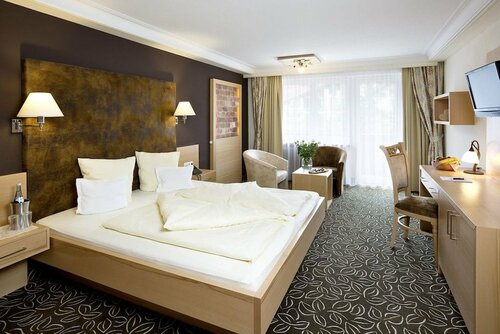 Hotel "Zum Ritter", Забронировать Отель Отели в центре Таннхайм с завтраком, отели в центре Таннхайм с завтраком