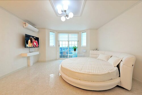 Gyeongju Sea Road Pension [outdoor spa & pool], Забронировать Курортный отель СПА-отели провинции Кёнсан-Пукто, SPA-услуги