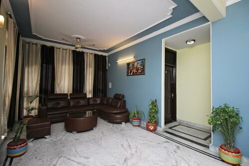 Capital O 9222 Winsome Hotel, Забронировать Отель Отели штата Уттар-Прадеша с парковкой, Парковка