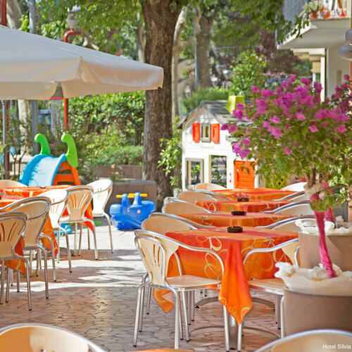 Hotel Silvia Misano Adriatico, Забронировать Отель Отели Мизано-Адриатико с парковкой, Парковка