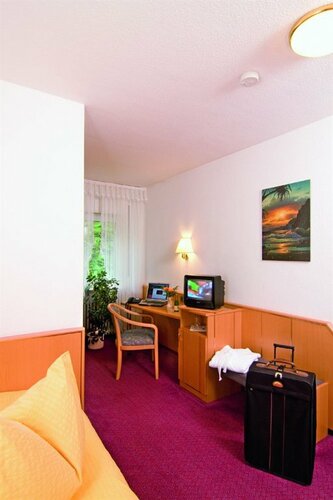Hotel Goldbächel, Забронировать Отель Вахенхайм-ан-дер-Вайнштрасе Рейнланд-Пфальц