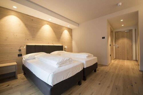 Monroc Hotel, Забронировать Отель Коммеццадура Валь-ди-Соле, рядом с Подъемник Даолаза - Валь Мастеллина