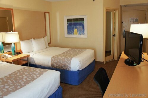 La Quinta Inn & Suites by Wyndham Myrtle Beach - N Kings Hwy, Забронировать Отель Гранд-Странд Миртл-Бич