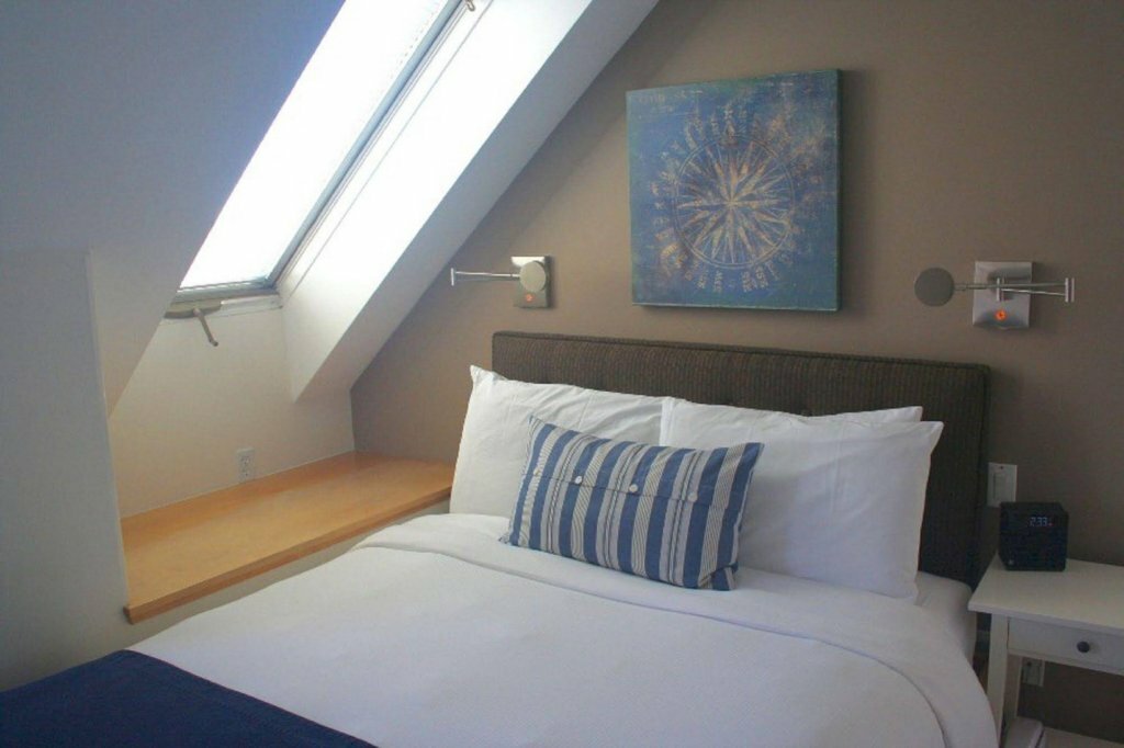 8 Dyer Hotel + The Benchmark
