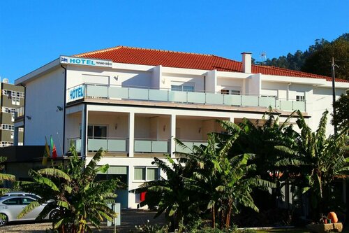 Hotel Minho Belo, Забронировать Отель Отели Вила-Нова-ди-Сервейра с парковкой, рядом с Смотровая площадка Серву, Парковка