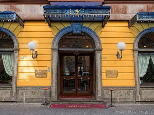 Hotel Vergilius Billia, Забронировать Отель Отели Неаполя с бассейном, рядом с Центральный железнодорожный вокзал Неаполя, Бассейн