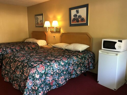 Clearwater Inn, Забронировать Отель Отели Клируотер с парковкой, рядом с Clearwater Mall, Парковка