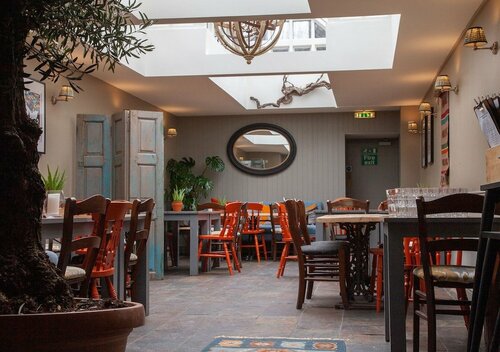 The Kings Arms Coaching Inn, Rezervați Hotel Hoteluri în Gloucestershire cu parcare, Parcare