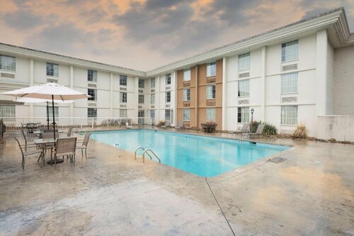 La Quinta by Wyndham Knoxville Central Papermill, Забронировать Отель Ноксвилл Теннесси