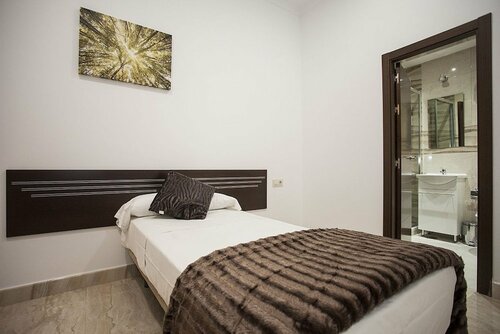 Hostal Rincón de Sol - Centro Madrid - Self Checkin, Забронировать Хостел Хостелы Мадрида, рядом с Здание Grassy, Хостел