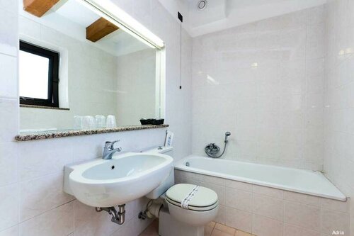 Hotel Adria, Забронировать Отель Отели Местре 3 звезды, рядом с Железнодорожный вокзал Венеция-Местре, 3*