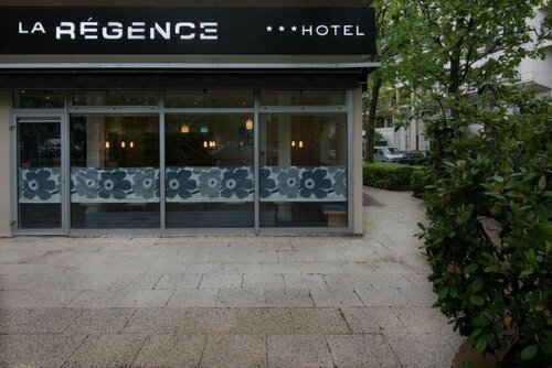 La Regence, Забронировать Отель Курбевуа Дефанс