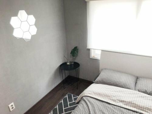 Hello Guesthouse - Hostel, Забронировать Хостел Отели Пусана с парковкой, рядом с Отделение библиотеки Хэундэ в районе Удон, Парковка