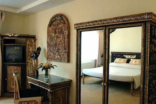 Ambassador City Centre Hotel, Забронировать Отель Харлем Zuid-Kennemerland, рядом с Весовая Палата