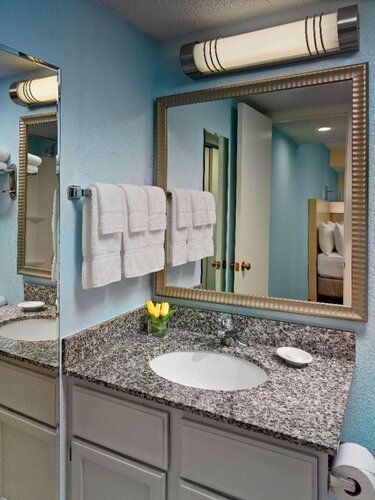 Sonesta Simply Suites Cleveland Airport, Забронировать Отель Отели штата Огайо с парковкой, Парковка