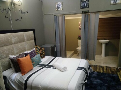 Bruno Comfort Suites, Забронировать Гостевой дом Крюгерсдорп West Rand