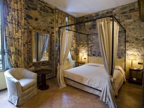 Albergo Le Due Corti, Забронировать Отель Комо Озеро Комо, рядом с Silk Museum