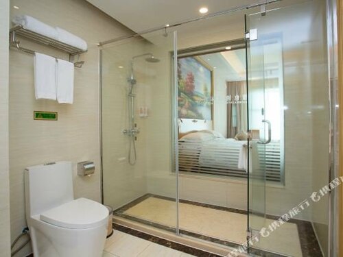 Vienna International Hotel Shanghai Malu Station, Book Hotel Hotels in Shanghai Area with Parking, Parking