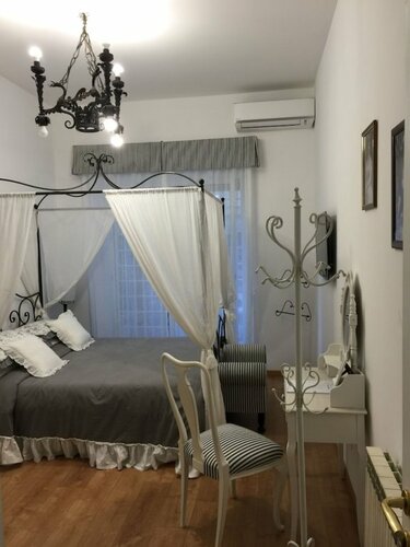 La piazzetta delle regine, Book Pension Rom Lazio
