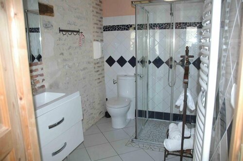 Logis Hotel Restaurant La Grange Du Relais, Забронировать Отель Коломбе-ле-дёз-Эглиз Верхняя Марна, рядом с Мемориал Шарля де Голля