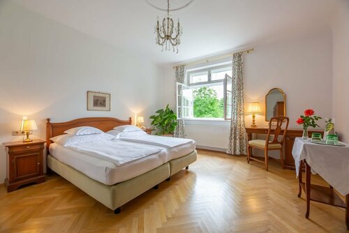 Hotel Richard Löwenherz, Rezervați Hotel Hoteluri în Durnstein cu parcare, Parcare