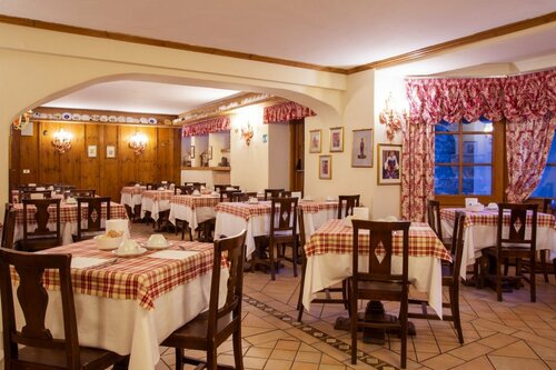 Hotel Cristallo, Забронировать Отель Отели в центре Курмайора с завтраком, отели в центре Курмайора с завтраком