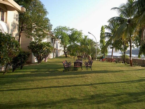 Ras Resort By Treat Silvassa, Забронировать Отель Отели Силвасса с бассейном, Бассейн
