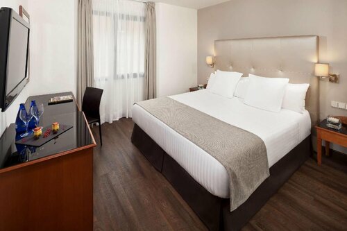Meliá Granada, Забронировать Отель Центр Гранада, рядом с Монастырь Сен-Джеронимо