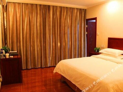 GreenTree Inn Taiyuan Wanbailin District South Inner Ring Qiaoxi Express Hotel, Book Hotel Hoteller i Taiyuan med parkering, Parkering