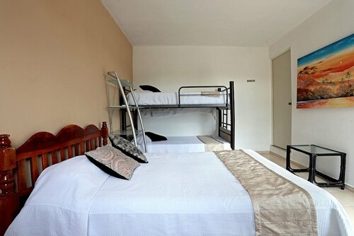 Casa de Ana, Забронировать Гостевой дом Отели Канкун с парковкой, рядом с Автобусный вокзал Канкуна, Парковка