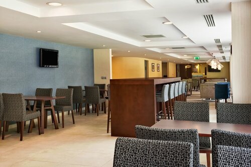 Hampton by Hilton Cluj Napoca, Забронировать Отель Отели Клуж-Напока с парковкой, рядом с Tailors' Bastion, Парковка