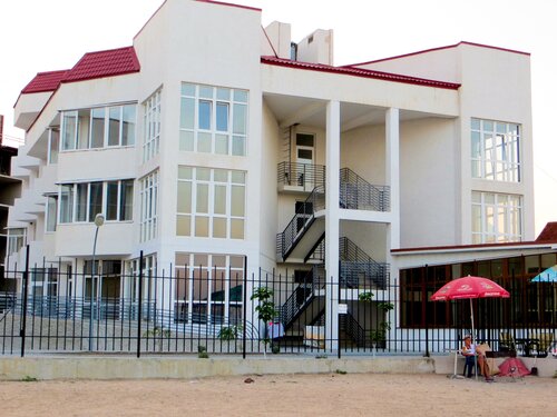 VIP On The Beach Apartments, 예약 아파트 Crimea 주차장이 있는 호텔, 주차장