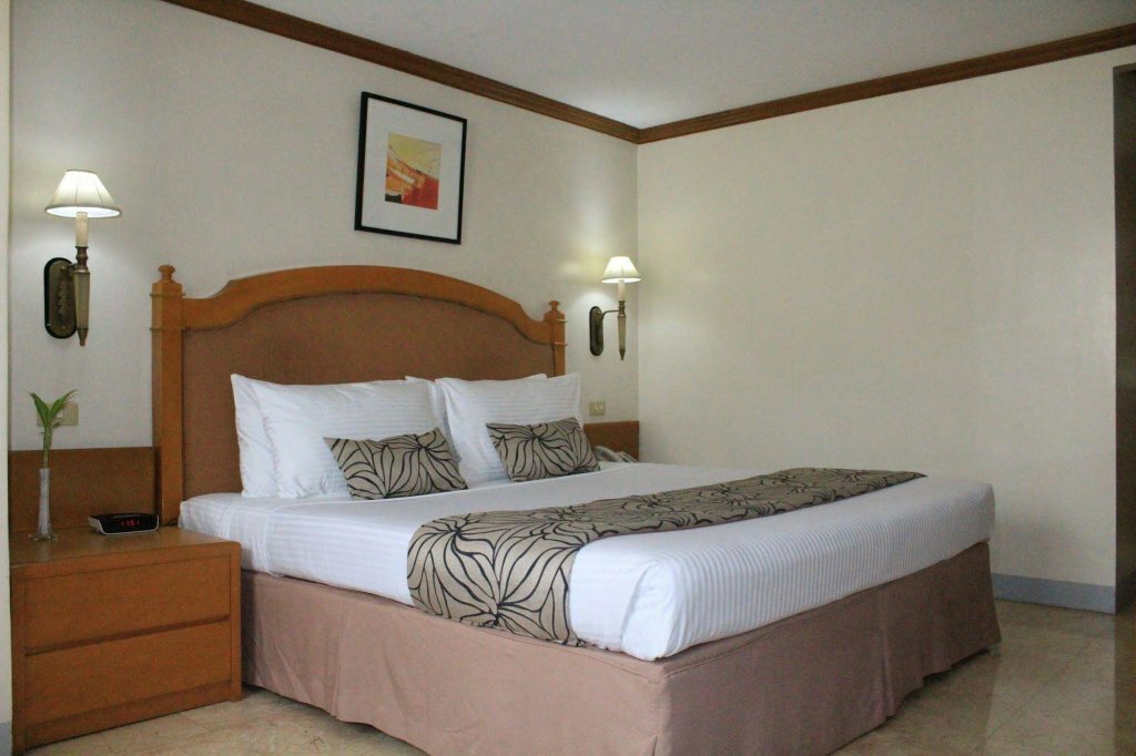 Palm Grove Hotel