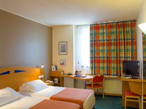 City Hotel & Suites, Забронировать Отель Фолиньо Умбрия