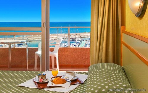 San Luis, Boek Hotel Hotels in Valencia Coast met parkeren, Parkeren