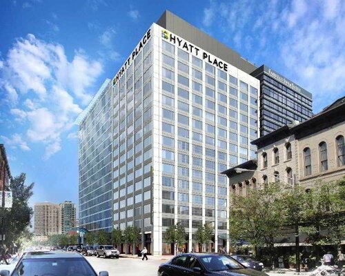 Hyatt Place Chicago River North, Забронировать Отель Ривер-Норт Чикаго, рядом с Музей современного искусства Чикаго
