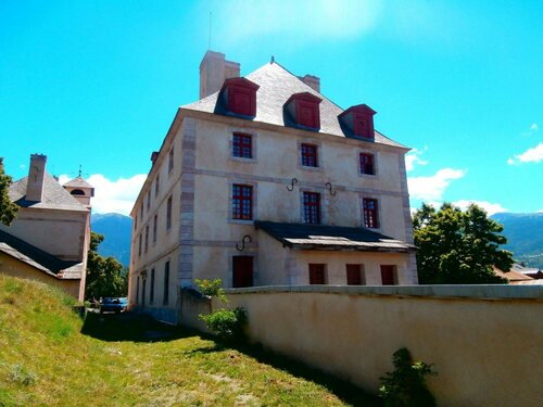 Le Pavillon Des Officiers, Book Hotel Hoteller i Rhône-Alps med parkering, Parkering