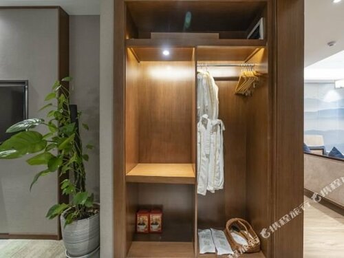 River Four Seasons Hotel, Забронировать Отель Чунцин Chongqing Area, рядом с Монумент освобождения