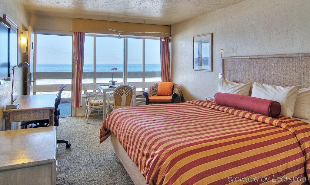 Monterey Tides Hotel