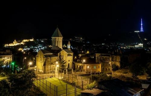 Hotel Piazza Tbilisi, Забронировать Отель Отели Тбилиси с парковкой, рядом с Цминда Самеба, Парковка