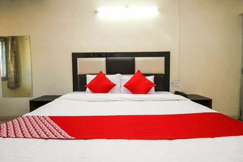 OYO 24525 Hotel Country Lodge, Забронировать Отель Отели Дхармсала с парковкой, Парковка