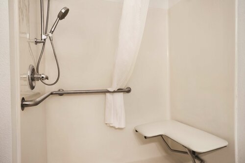 Country Inn & Suites Moline Airport, Book Hotel Moline 