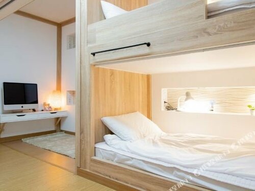 Huayuan House Hongdae - Hostel, Забронировать Хостел Отели Сеула с парковкой, рядом с Концептуальный музей Kakao Friends, Парковка