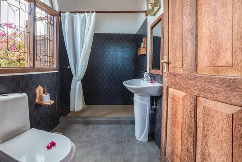 Zanview Hotel, Book Hotel Kiwengwa 