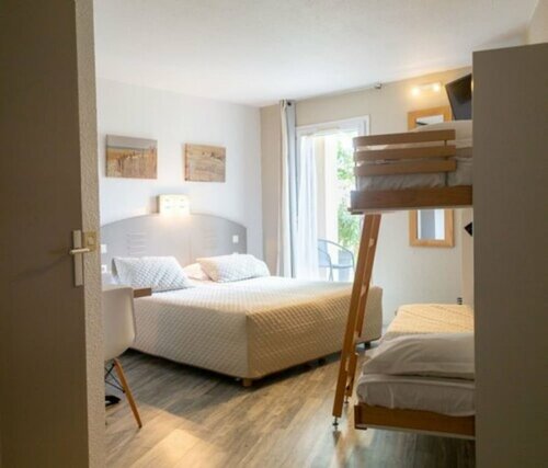 Le Mas des Ponts dArles, Arles, hôtel 3 étoiles aux portes de la Camargue, Réserver Hôtel Hôtels à Gard avec parking, Parking