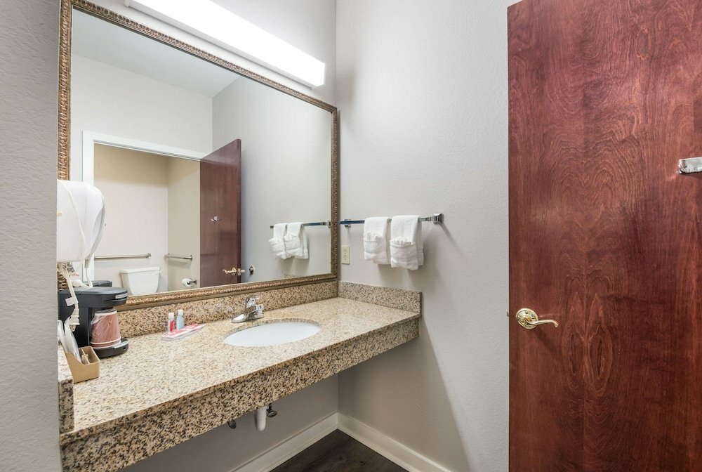 Econo Lodge Inn & Suites Bryant