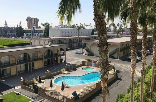 Kings Inn Anaheim, Забронировать Отель Отели Анахайм с парковкой, рядом с Парк Диснейленд, Парковка