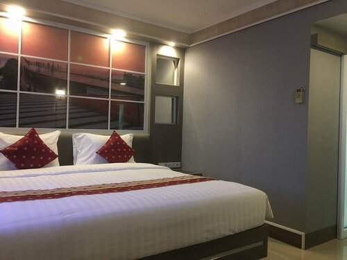 Grand Visanu Hotel, Забронировать Отель Накхонсаван Nakornsawan Province